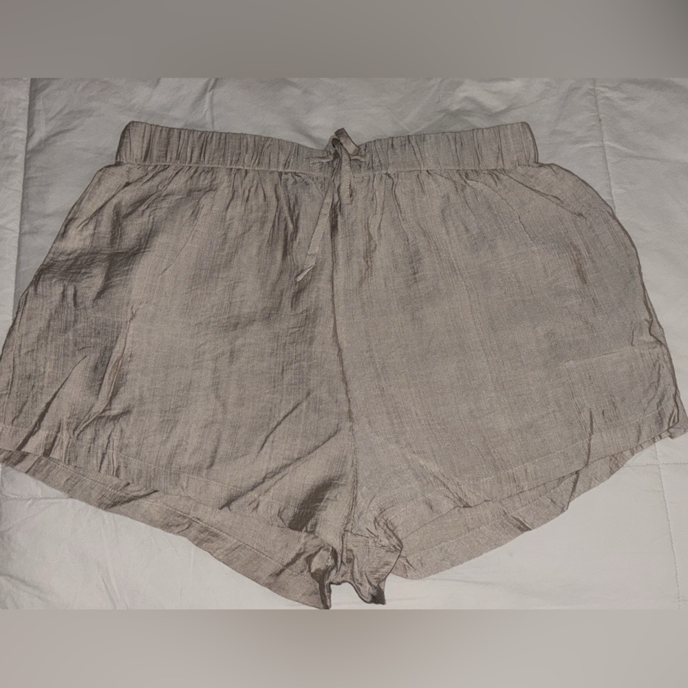 6/$28❗️Beige flowy shorts - Picture 6 of 11